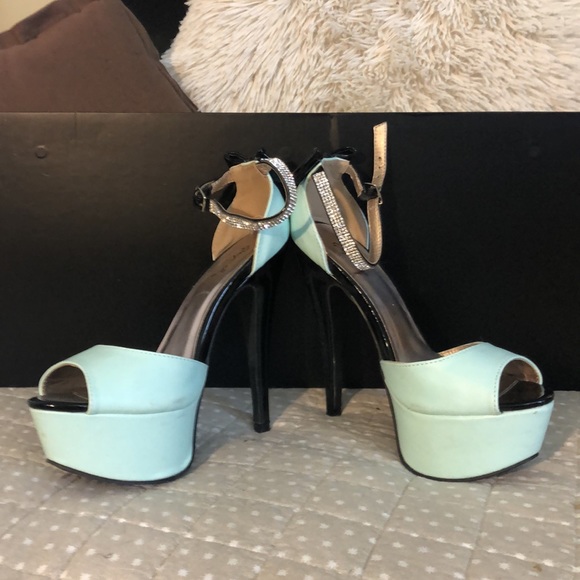 CUTER THAN THE BOW ON THE BACK SIDE!! - Picture 2 of 6